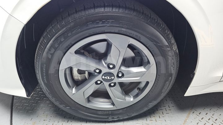 Kia K5 2023 — 5