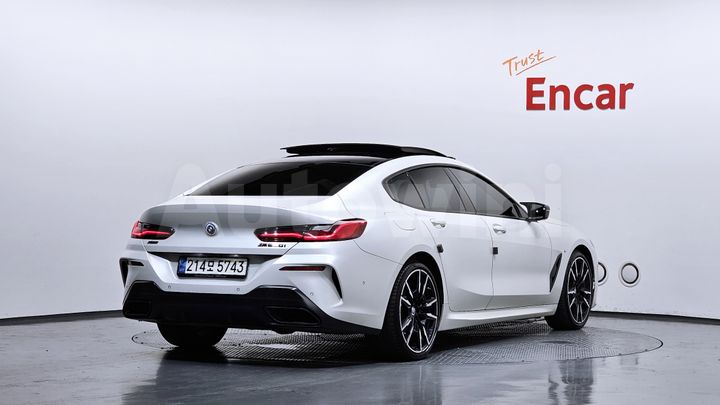 BMW 8 Series 2023 — 2