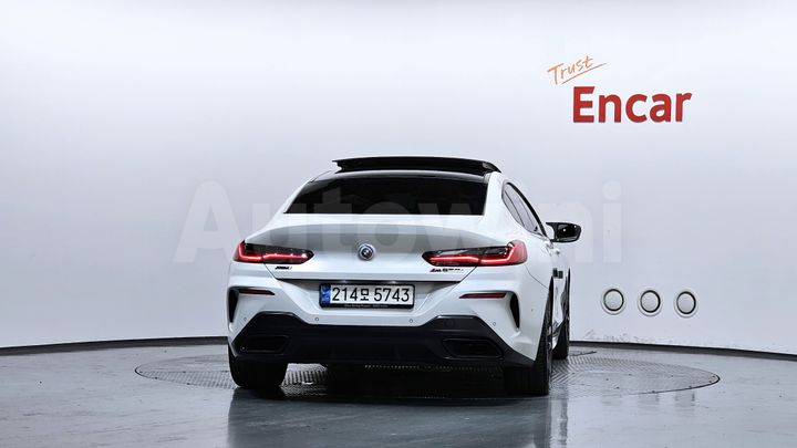 BMW 8 Series 2023 — 4