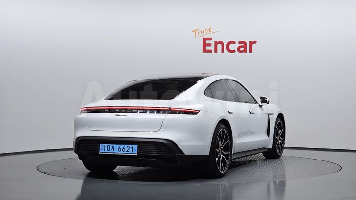 Porsche Taycan 2023 — 2