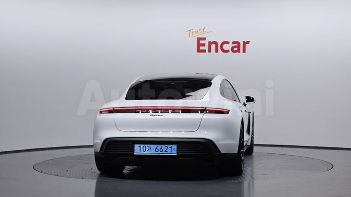 Porsche Taycan 2023 — 4