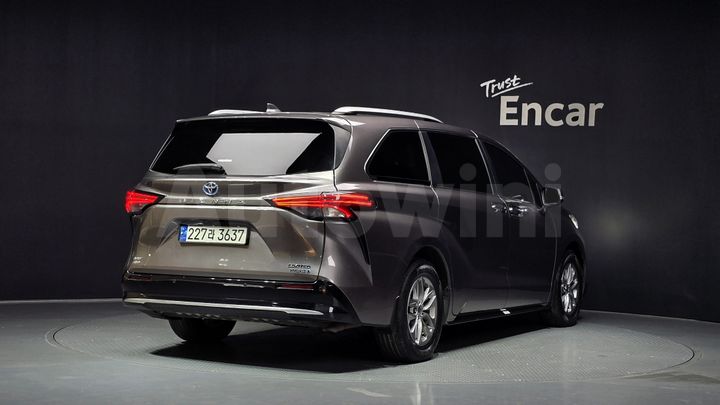 Toyota Sienna 2022 — 2