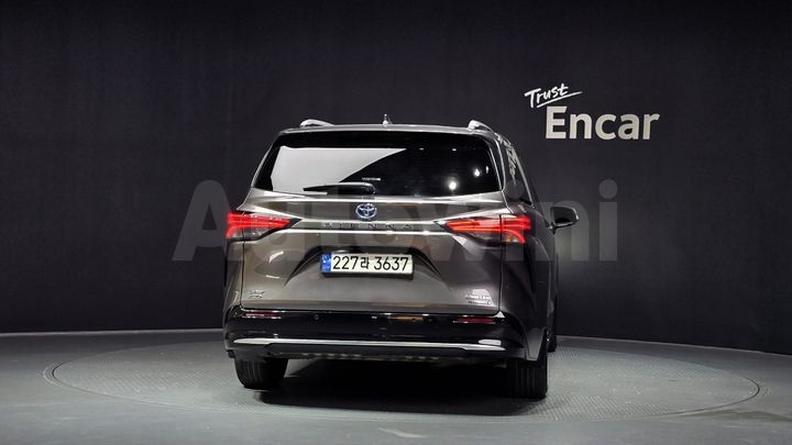Toyota Sienna 2022 — 4