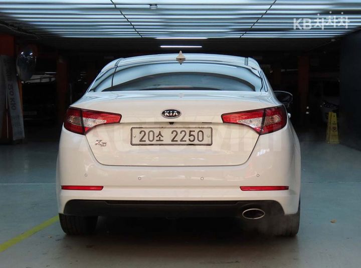 Kia K5 2011 — 2
