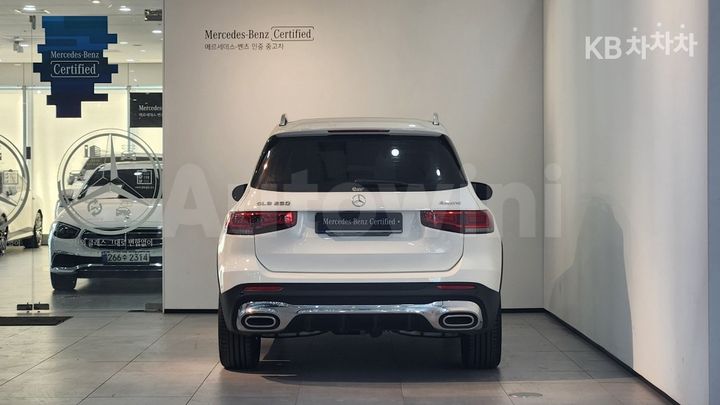 Mercedes Benz GLB Class 2023 — 3