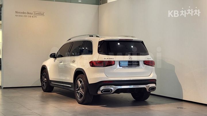 Mercedes Benz GLB Class 2023 — 4
