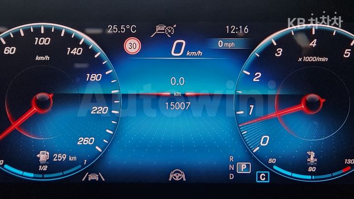 Mercedes Benz GLB Class 2023 — 5