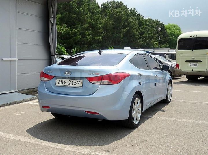 Hyundai Avante 2011 — 4