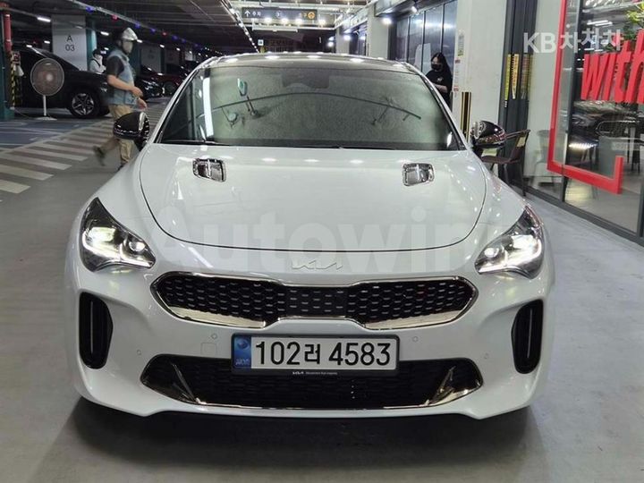 Kia Stinger 2023 KNAE551CDPS126212 — 2