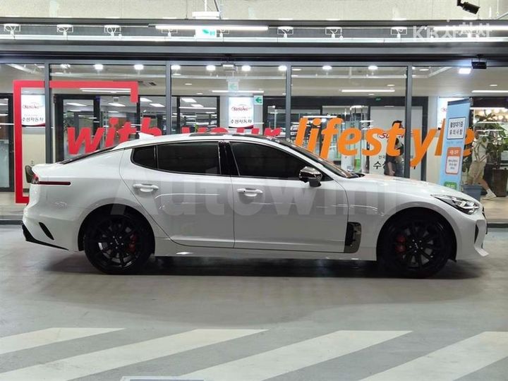 Kia Stinger 2023 KNAE551CDPS126212 — 3
