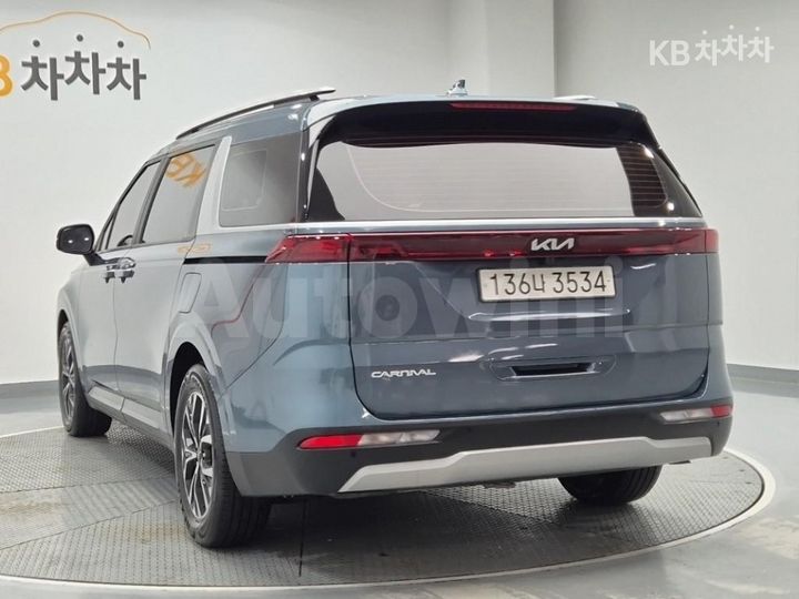 Kia Carnival 2023 — 2