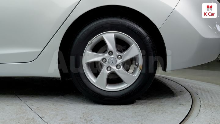 Hyundai Avante 2015 — 3