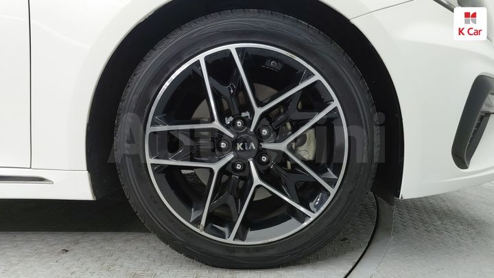 Kia K5 2019 KNAGX411BKA285931 — 3