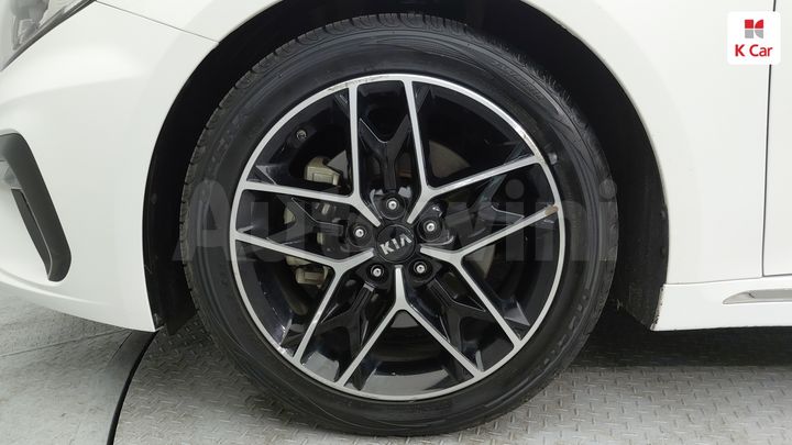 Kia K5 2019 KNAGX411BKA285931 — 5