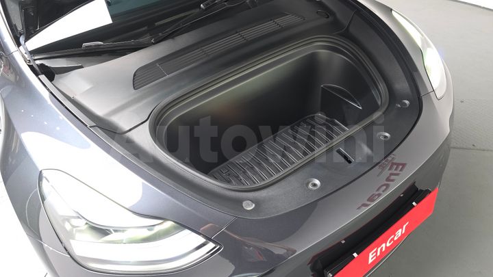 Tesla Model Y 2025 — 5