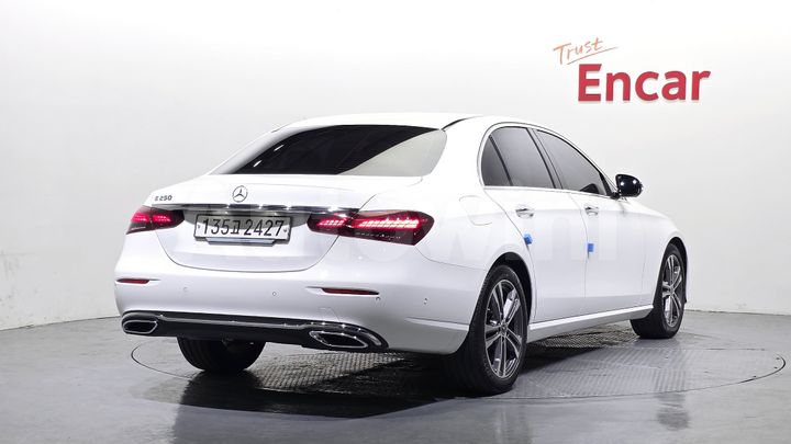 Mercedes Benz E Class 2023 — 2