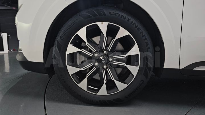 Kia Carnival 2021 — 5