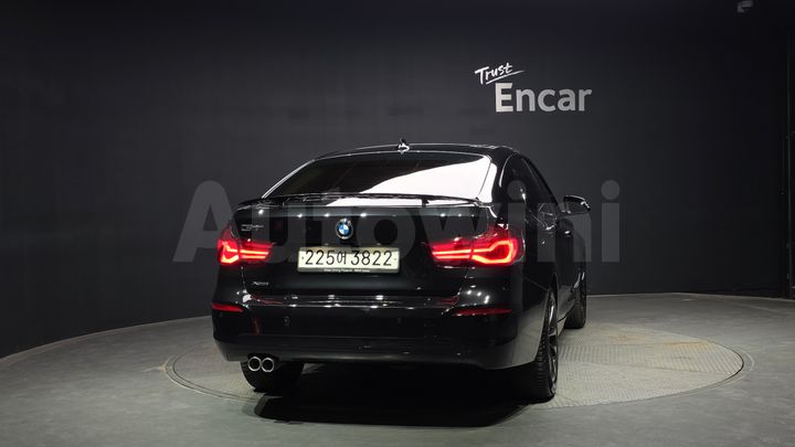 BMW 3 Series 2020 — 3