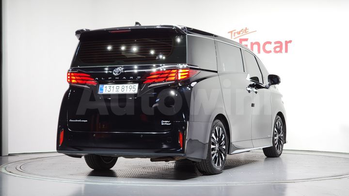 Toyota Alphard 2025 — 2