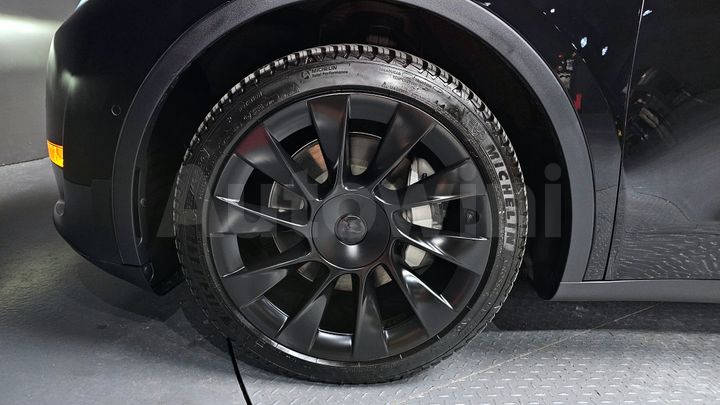 Tesla Model Y 2022 — 5