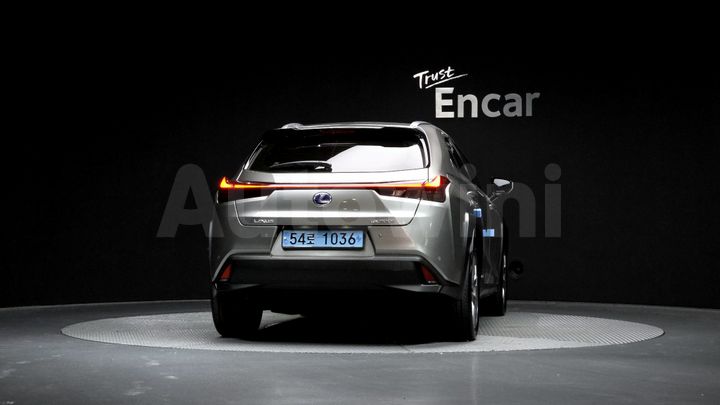 Lexus UX 2022 — 4