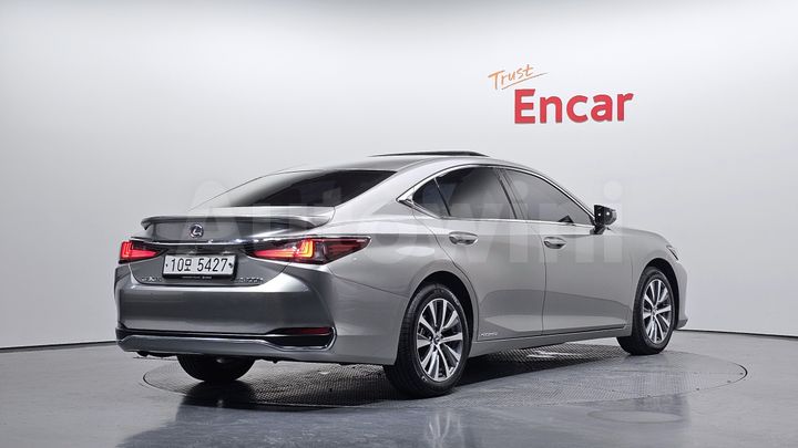 Lexus ES 2019 — 2
