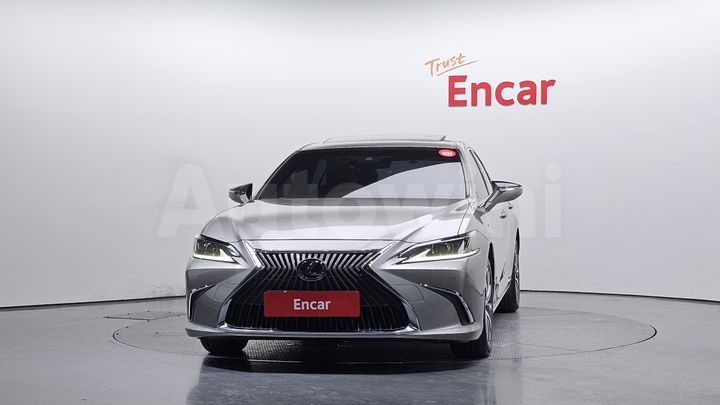 Lexus ES 2019 — 3