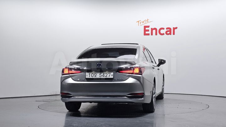 Lexus ES 2019 — 4