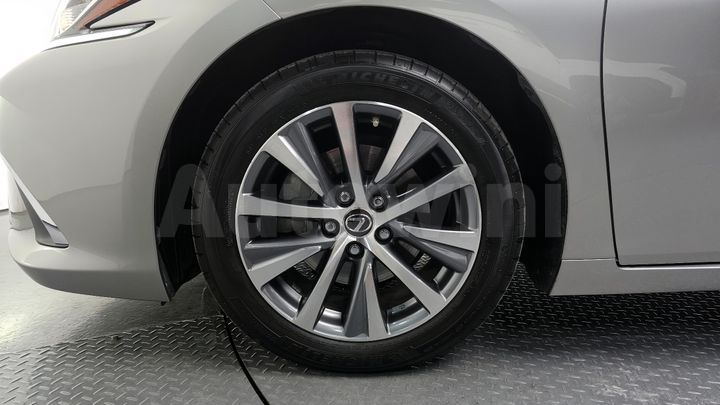 Lexus ES 2019 — 5