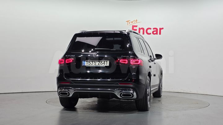 Mercedes Benz GLB Class 2021 — 4