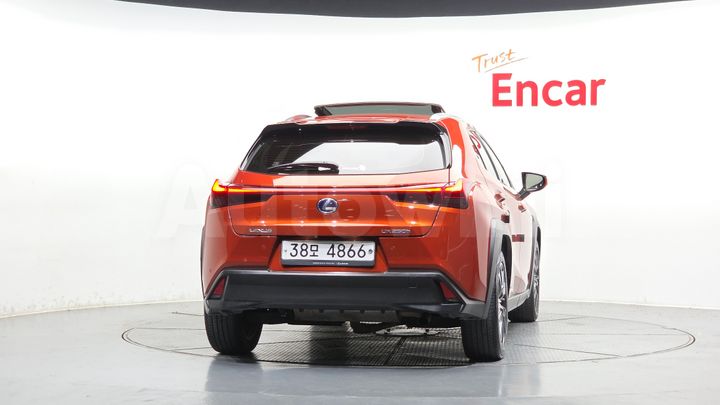 Lexus UX 2019 — 3