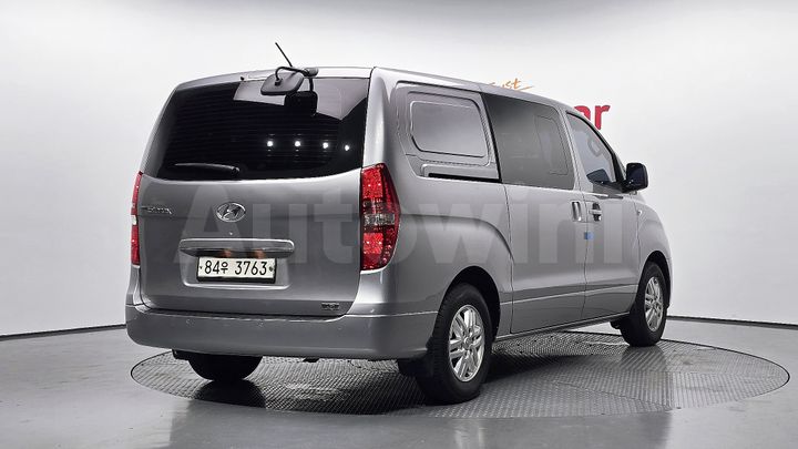Hyundai Starex 2017 — 2
