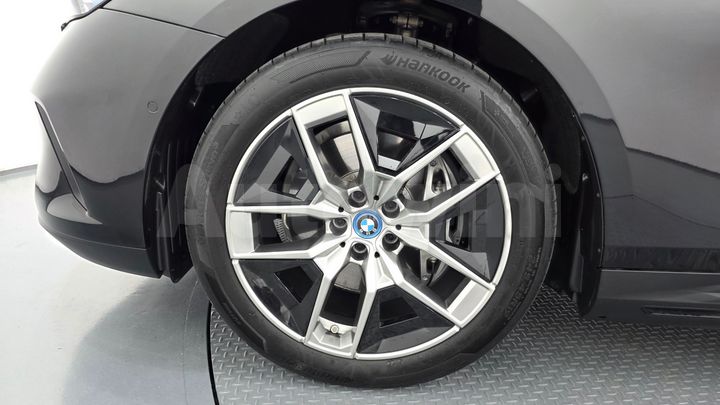 BMW i5 2025 — 5
