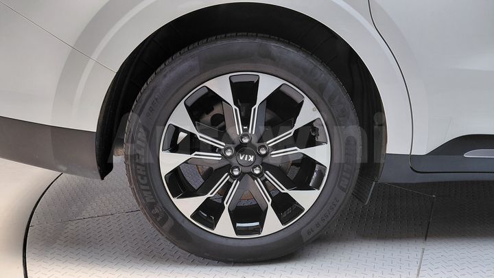 Kia Carnival 2021 — 5