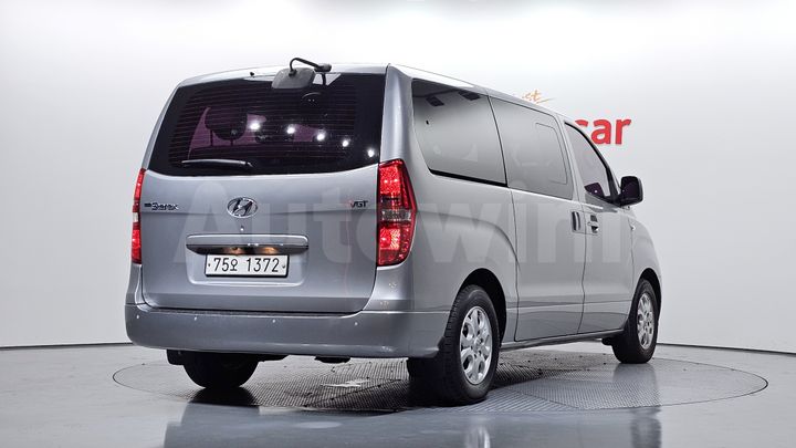 Hyundai Starex 2016 — 2