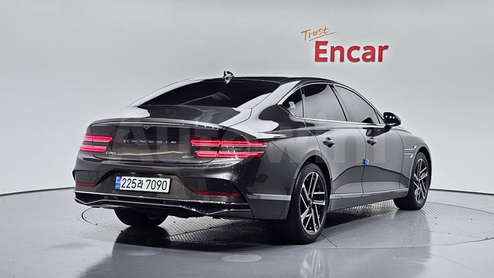Genesis G80 2025 — 2