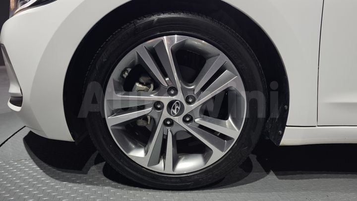 Hyundai Avante 2017 — 5