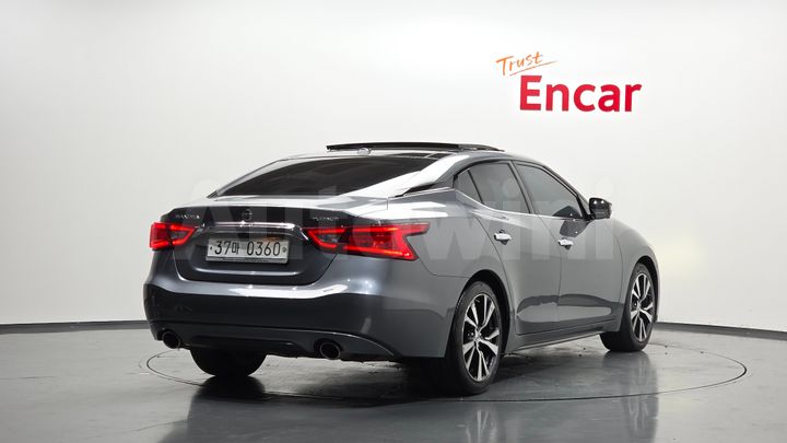 Nissan Maxima