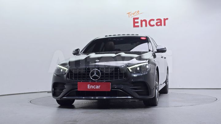 Mercedes Benz E Class 2023 — 3
