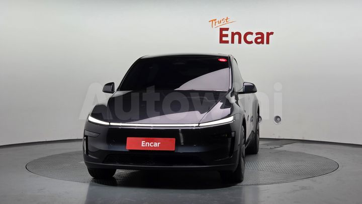 Tesla Model Y 2025 — 3