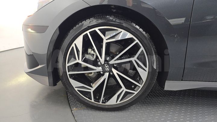 Hyundai Ioniq 2023 — 5