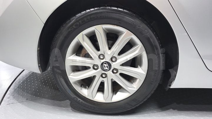Hyundai Avante 2015 — 5