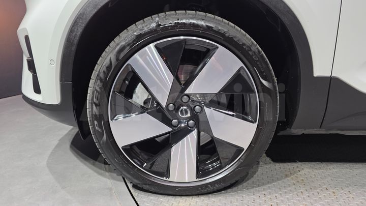 Volvo XC40 2024 — 4