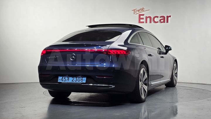 Mercedes Benz EQS