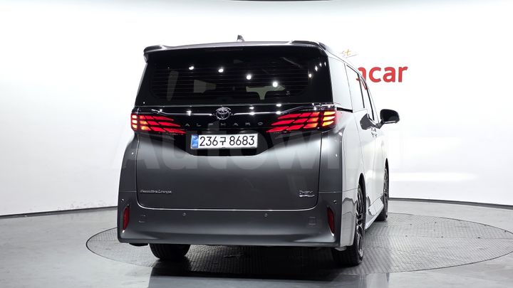 Toyota Alphard 2025 — 3