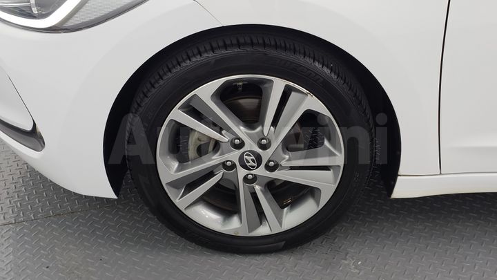 Hyundai Avante 2018 — 5