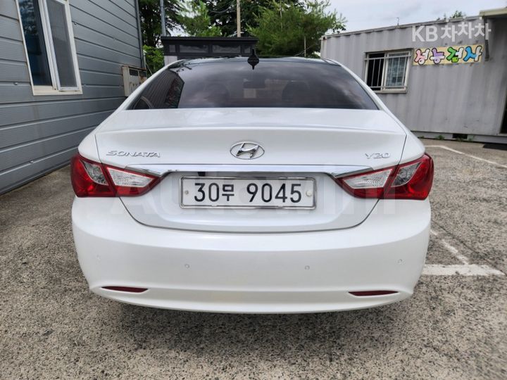 Hyundai Sonata 2010 KMHEC41BBAA133353 — 3