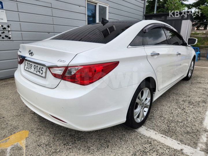 Hyundai Sonata 2010 KMHEC41BBAA133353 — 4