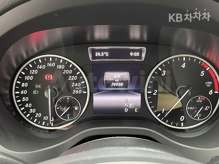 Mercedes Benz A Class 2015 — 5