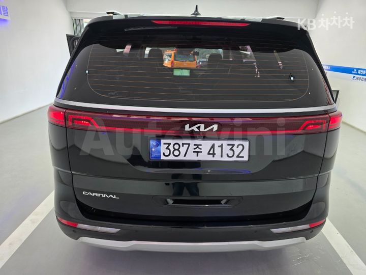 Kia Carnival 2023 — 3